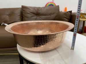Chậu đồng đỏ gò tay thủ công để rửa mặt ngâm chân spa đk 44cm sâu 15cm nặng khoảng 2kg