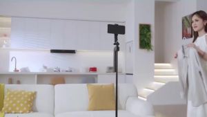 Automatic Face Tracking Tripod 360 ° Rotation 71 Inch Extended Mobile Phone Tripod Selfie Stick Smart Tracking Phone Holder