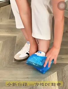 【𝗔𝗦𝗛】100pcs Disposable Plastic Shoe Covers / Waterproof and Rainproof Shoe Cover / Sarung Kasut Plastik Pakai