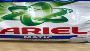 Bột giặt Ariel hương nắng mai túi 700g