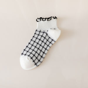 🔥Margotu🔥ถุงเท้าลูกไม้สำหรับผู้หญิง ถุงเท้าสั้น ถุงเท้าเรือพู่เชื้อราน่ารักบางฤดูร้อน ถุงเท้านักเรียน jk สีดำและสีขาว พร้อมส่ง