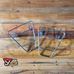 Dudukan kantong tas samping braket side bag honda win 100