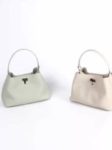 Lychee-patterned fashionable shoulder and crossbody bag versatile for commuting made of top-layer cowhide offering a high-end feel niche genuine leather handbag
