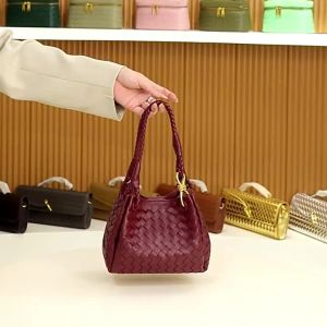 Túi xô đan thủ công phong cách retro cá tính mẫu mới túi xách tay túi đeo chéo kiểu dù bộ đôi túi mẹ con túi đeo vai và đeo chéo nữ.