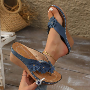 Free Shipping New Floral-Patterned Sandals For Women Featuring A Casual Design Perfect For Vacations Beaches And Seaside Outings With A Comfortable Wedge Heel And Available In Larger Sizes