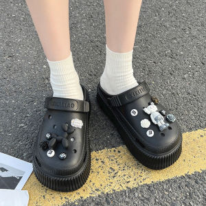 LHSunday พร้อมจัดส่งรวดเร็วทันใจ มาแล้วรองเท้าหัวโตสีทูโทนสุดน่ารักที่มาพร้อมกับตัวการ์ตูนติดแถมไปให้ได้เลือกติดตามชอบพื้นรองเท้านิ่มสวมใส่สบายมีให้เลือกถึง 4สี