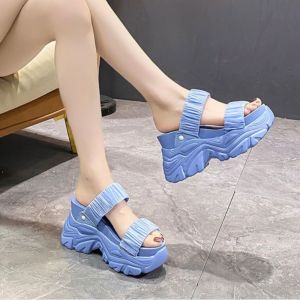 รองเท้าแตะแฟชั่นแบบรูปลิ่มพื้นหนาสำหรับผู้หญิงใหม่ฤดูร้อน