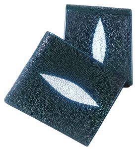 กระเป๋าสตางค์ หนังปลากระเบน รุ่นสองพับสั้น