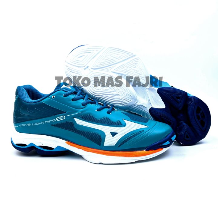 Model on sale sepatu mizuno