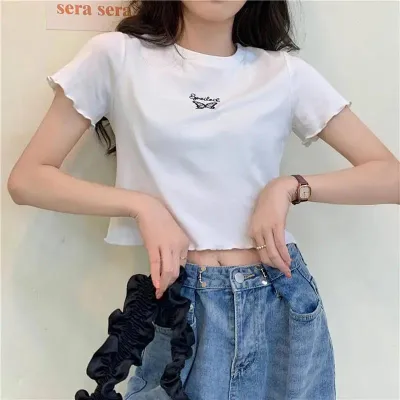 เสื้อครอปคอกลม แขนสั้นริ้ว ปักลายผีเสื้อผ้าฝ้าย Y35