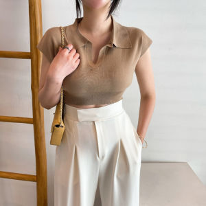 พร้อมส่ง เสื้อครอปคอปกคอวีแขนสั้นใส่สวยใส่สบาย เสื้อครอปไหมพรม แขนกุดคอปก K282