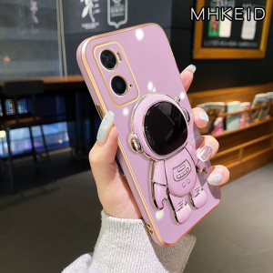 MHKEID Casing Ponsel untuk OPPO A36 A76 A96 A18 A38 A2x A57 A77 2022 A57s A57e A58 A58x A78 A1X 5G Case lucu kartun astronot dudukan ponsel Casing Plating HP ponsel lipat kamera pelindung Kesing anti guncangan Softcase
