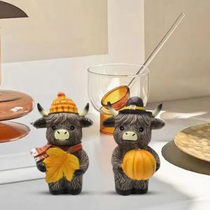 UMBRAULI 2pcs Funny Highland Cattle Ornament Cute Decorative Animal Figurine Sculpture Halloween Decor Resin Cow Statue Autumn