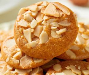 Bánh Khoai Mỡ Hạnh Nhân Giòn Tan Đầy Đủ Hương Vị Trong 1 Miếng Cắn