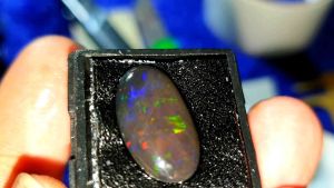 Batu Kalimaya Black Opal: Dekorasi & Pernikahan
