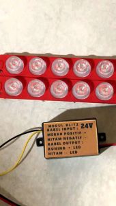 MODUL LAMPU LED KILAT BLTIZ PESAWAT 24 VOLT + 2 LAMPU 6 MATA PANJANG