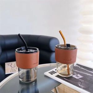 Cốc uống nước có ống hút chất liệu thủy tinh bọc da sang trọng dung tích 450ml