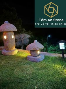 Đèn Nấm đá cuội Tâm An  Stone được chế tác từ đá cuội nguyên khối có kích thước: 70x20cm nặng 20kg.
