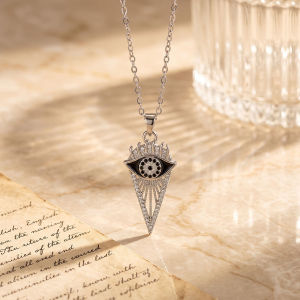 Fashion necklace pendant - Luxury and exclusive small-scale collar chain accessory   眼睛项链女轻奢小众个性铜镶锆吊坠高级感锁骨链饰品