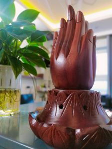 Bàn tay xông trầm