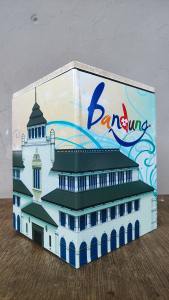 celengan brangkas jumbo kayu motif telepon buka tutup dengan kunci ganda