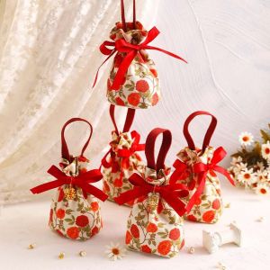 ELLIER ลายดอกไม้ดอกไม้ กระเป๋าหูรูดลายดอกกุหลาบ จี้มุกห้อยคอ ดอกทิวลิป กระเป๋าถือโบว์ริบบิ้น แบบพกพาได้ ถุงบรรจุเครื่องประดับ ถุงน้ำตาลเทศกาล แต่งงานในงานแต่งงาน