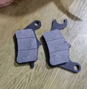 ผ้าดิสเบรคหน้า Honda Click i  Scoopy i เก่ากลาง  คุณภาพดี อาจสุ่มยี่ห้อแต่คุณภาพดีเหมือนกัน เหมาะสำหรับมอเตอร์ไซค์