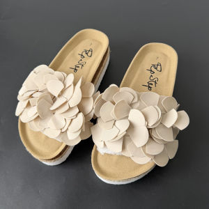 [Free Shipping] 2026 Summer New Fashion Versatile Slip-On Height-Increasing Floral Flat Cork Beach Sandals