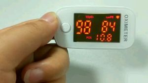 เครื่องวัดออกซิเจนปลายนิ้ว วัดชีพจร วัดค่าออกซิเจนในเลือด รุ่น Ym101103 yimi life oximeter finger pulse ของแท้ เกรดโรงพยาบาล ผ่าน อย.