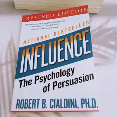 Influence: The Psychology of Persuasion (Collins Business Essentials)