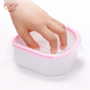 Bát ngâm móng tay