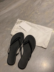 2025 New Summer Fashion Versatile Flat Flip-Flops For Women Beach Shoes For Outdoor Wear Vacation Sandals