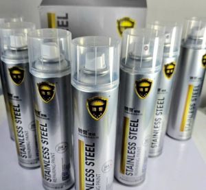 Sản phẩm xịt đánh dấu màu bạc với nắp nhựa trong suốt và nhãn hiệu màu vàng 350ml