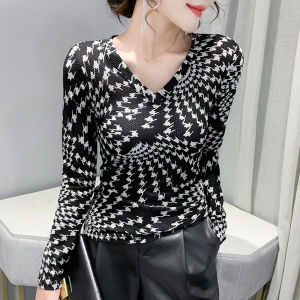 YIMEI เสื้อเชิ้ตผู้หญิงลายตาข่ายคอวีเข้ารูปพอดีแขนยาวพิมพ์ลายตัวอักษรสำหรับแฟชั่นแบบใหม่ในฤดูใบไม้ร่วง2023