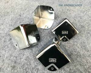 มูมครอบตู้แร็ค (ราคาแพ็คจำนวน 8 ตัว) มูมครอบแร็ค ครอบมูมกล่อง รหัสสินค้า SW-1062 วัสดุเหล็กชุบโครเมี่ยมเงา สวยแข็งแรงทนทานได้มาตรฐาน