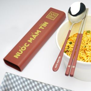 Bộ muỗng đũa (Cá nhân) Inox cao cấp không gỉ kèm hộp sang trọng Nước Mắm Tĩn du lịch văn phòng an toàn tiện lợi