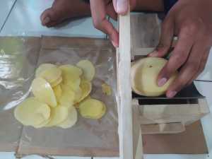 Terbukti Berkualitas Pengiris/Pemotong Kripik Singkong, Krupuk Udang, Krupuk Puli, dan Aneka Kripik Lainnya