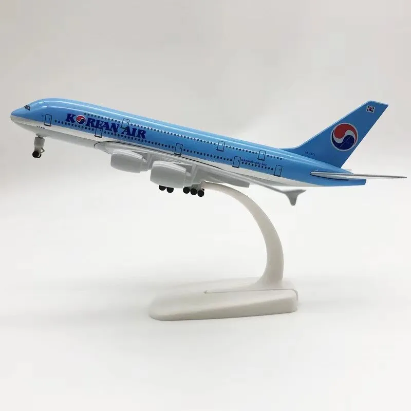 Scale 1:400 Metal Aircraft Model, Hong Kong Cathay Pacific Airlines A350  Diecast Aviation Collectible Miniature Ornament Toys