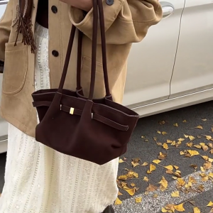 Stylish PU Shoulder Bag for Women Large Capacity Handbag Underarm Purse for Commuting and Social Gatherings