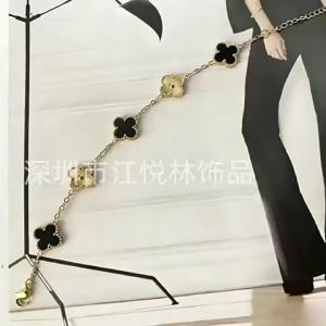 Popular titanium steel four-leaf clover bracelet for women light luxury high-end feel non-fading stainless steel handmade jewelry