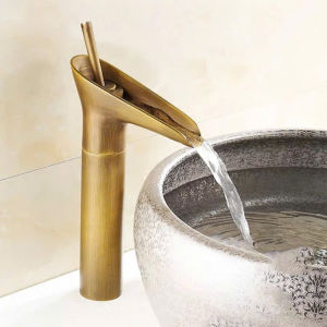 Vòi lavabo nóng lạnh Đồng thác nước chân cao 30cm giả cổ sang trọng tinh tế