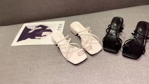[Free Shipping] Womens Toe-Slipper Sandals for Outdoor Wear 2025 Summer New Fashion Versatile Chunky Heel Non-Slip Retro Sandals for Petite Women