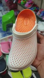 Crocs LiteRide Clog white/orange size M4---M11 for women and men. Beautiful shoes good quality durable fashionable popular suitable for beach trips/water play. Light soft comfortable to wear.