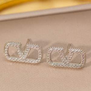 Fashion necklace pendant - Luxury and exclusive small-scale collar chain accessory  【铜镶锆】 爆款字母项链女百搭高级感轻奢镶钻镶钻毛衣链饰品