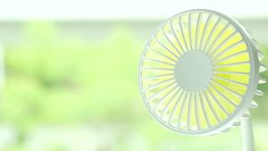 FCKAGEMA Portable Clip Table Fan 360 ° Rotate USB Rechargeable 3 Speed Standing Fan For Mobile Phone Charging Baby Carriage Office Home Outdoor