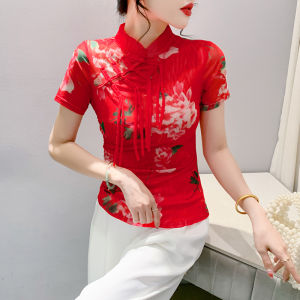 Ammin 2024 Mùa Hè Phong cách Trung Quốc mới cảm giác thiết kế có khóa cổ đứng tay ngắn màu đỏ nhuộm kiểu cột thắt Áo thun in hình nữ kích thước lớn in hoa áo giản dị