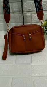 Tas Wanita Praktis & Stylish: Pilihan Terbaik 2021