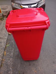 Thùng rác công cộng để ngoài trời 120L - màu đỏ có bánh xe