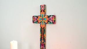 Floral Cross Wall Decor Painted Decorative Wooden Inspirational Cross Spanish Style Wall Cross Decor Mexican Art Wall Decor Crucifix for Home Room Church Decoration (Orange Flower)