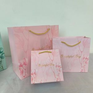 ถุงกระดาษ ถุงของขวัญ ถุงของชำร่วย มี 3 ขนาด